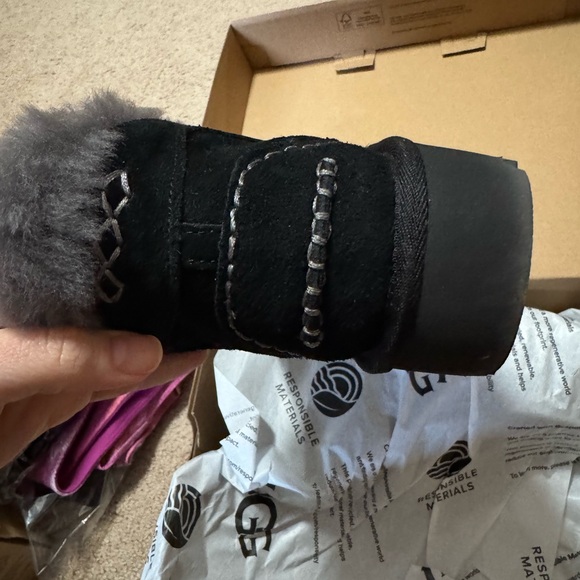 Ugg Ansley parc womens, Use only one time look like new. - Picture 6 of 11